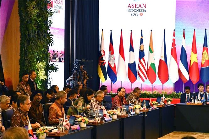 Menlu Vietnam, Bui Thanh Son Hadiri Konferensi EAS dan Konferensi Menlu ASEAN-AS - ảnh 1