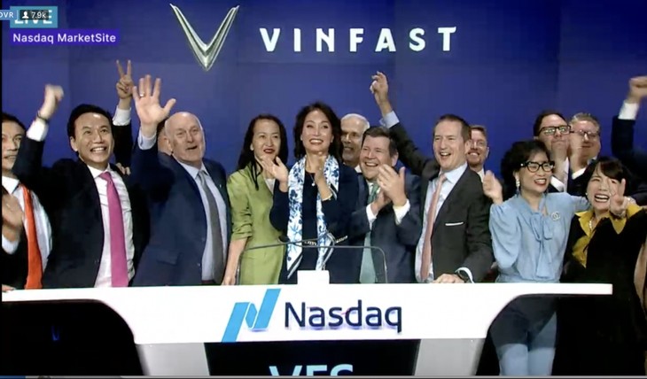 Saham Perusahaan VinFast Bergabung dengan NASDAQ – Pertama Kalinya Badan Usaha Vietnam Berhasil Terdaftar di Bursa Efek AS - ảnh 1