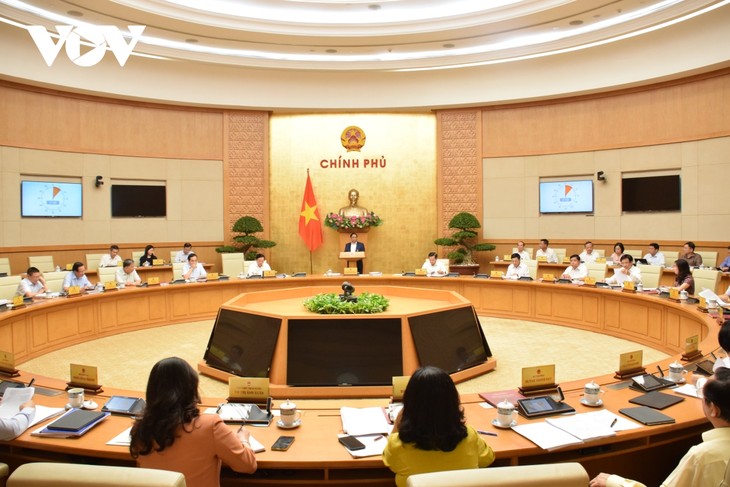 PM Vietnam, Pham Minh Chinh Memimpin Sidang Periodik Pemerintah Bulan Agustus - ảnh 1