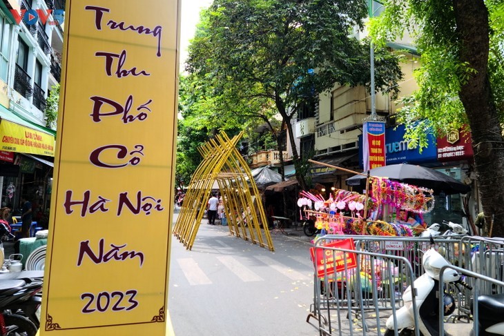Sektor Kota Kuno Hanoi Bergelora Menyambut Festival Medio Musim Gugur - ảnh 2