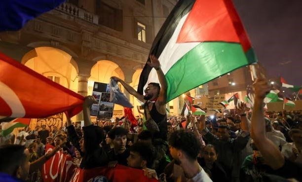 Israel Siap Lakukan Serangan Total terhadap Jalur Gaza, Pawai untuk Protes Kekerasan Berlangsung di Banyak Negara - ảnh 1