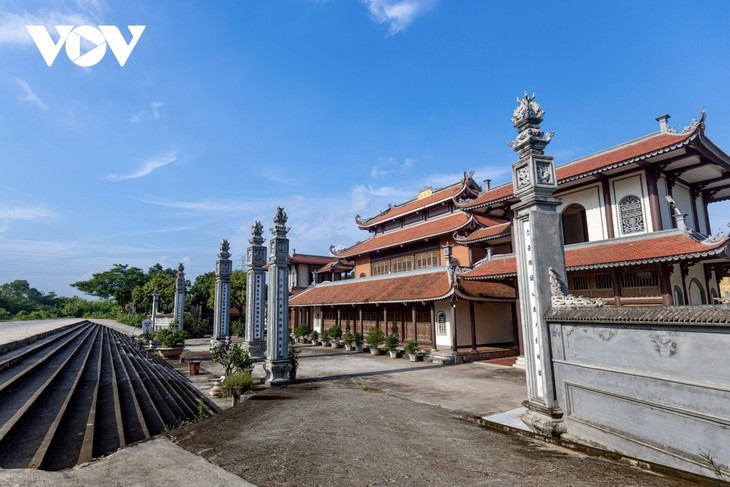 Uniknya Pagoda yang Memiliki Lebih dari 30 Menara di Provinsi Hai Duong - ảnh 1
