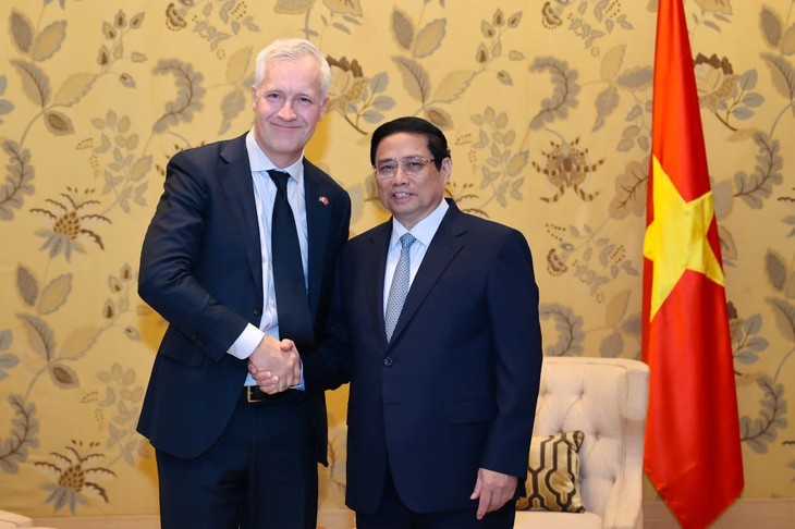 PM Vietnam, Pham Minh Chinh Terima Pemimpin Beberapa Grup Energi Denmark dan Kerajaan Inggris - ảnh 1