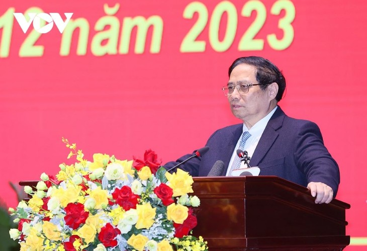 PM Vietnam, Pham Minh Chinh Lakukan Kunjungan Kerja di Akademi Pertahanan - ảnh 1