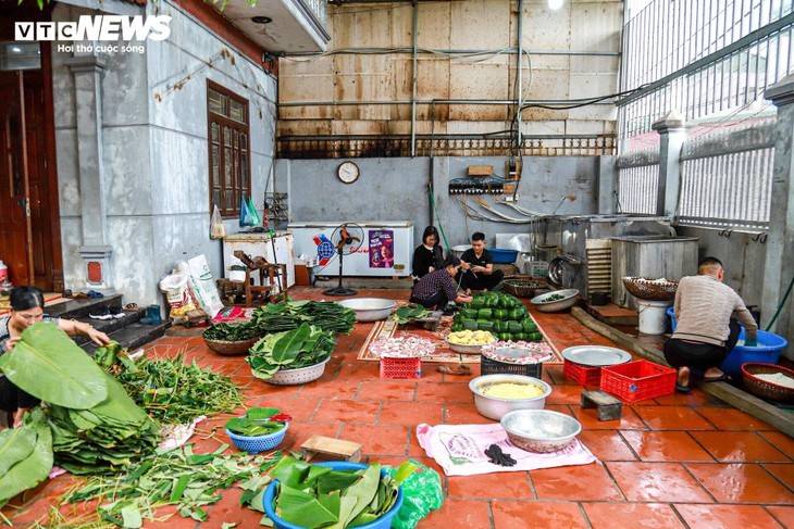 Mengunjungi Desa yang Membuat Ribuan Kue Chung Per Hari di Ibu Kota - ảnh 1