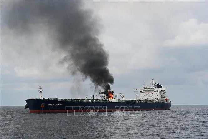 Houthi Lakukan Serangan Mendadak terhadap Kapal Inggris di Laut Merah - ảnh 1
