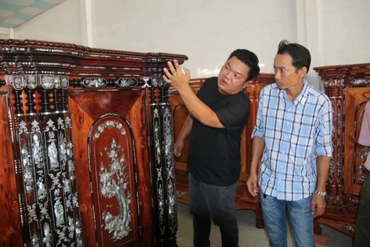Go Cong – Desa Pembuatan Lemari Altar yang Terkenal di Vietnam Selatan - ảnh 1