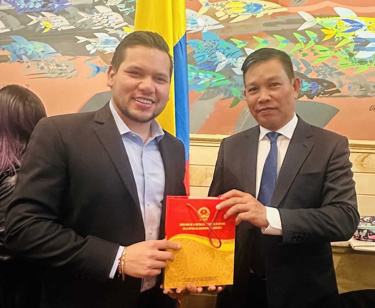Parlemen Kolombia Ingin Dorong Hubungan dengan MN Vietnam - ảnh 1