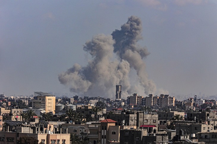 Tentara Israel terus Menyerang Jalur Gaza dan Lebanon Selatan pada Hari Pertama Bulan Ramadhan - ảnh 1