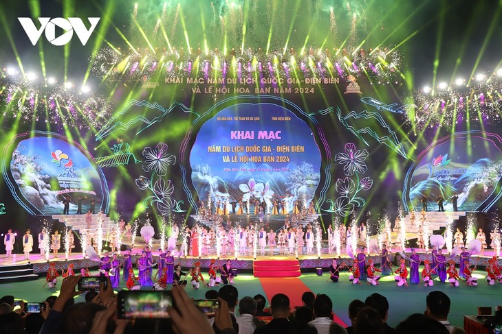Pembukaan Tahun Pariwisata Nasional dan Festival Bunga Ban Dien Bien 2024 - ảnh 1