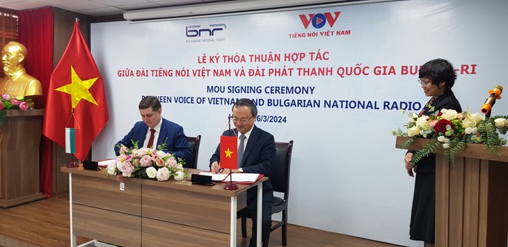 Radio Suara Vietnam dan Radio Nasional Bulgaria Tandatangani Kesepakatan Kerja Sama - ảnh 1