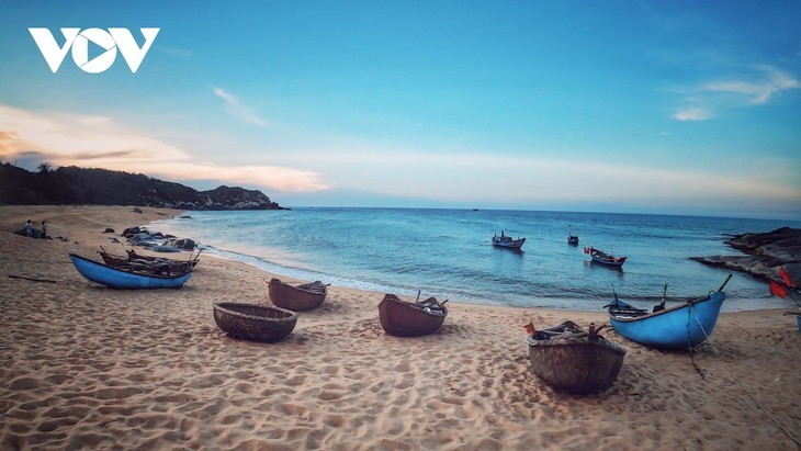 Menjelajahi Sa Huynh - Tempat dengan Pantai Terindah di Provinsi Quang Ngai (Vietnam Tengah) - ảnh 9