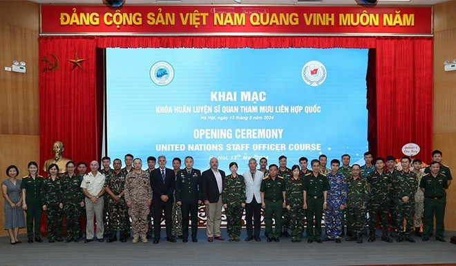 Membekali Perwira Vietnam dan Internasional dengan Ketrampilan untuk Berikan Masukan tentang Pemeliharaan Perdamaian PBB - ảnh 1