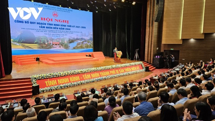 PM Vietnam, Pham Minh Chinh Hadiri Konferensi Pengumuman Perancangan Provinsi Ninh Binh - ảnh 1