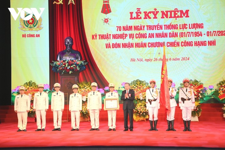 Presiden Vietnam, To Lam Hadiri Acara Peringatan HUT ke-70 Pasukan Teknis Kejuruan Keamanan Publik Rakyat - ảnh 2