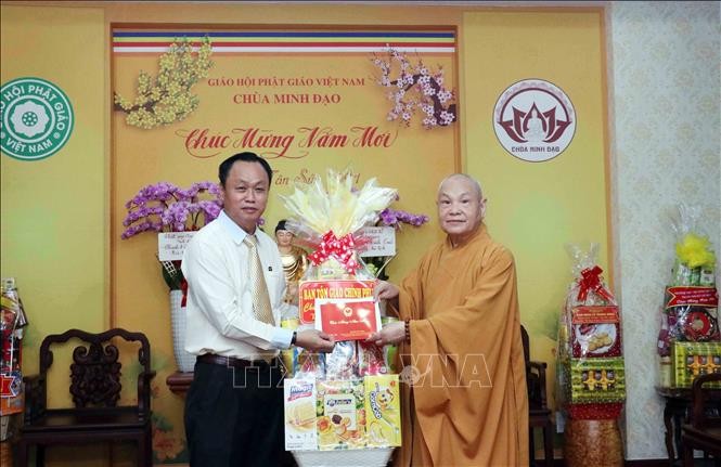 Departemen Agama Pemerintah Sampaikan Ucapan Selamat Hari Raya Tet kepada Ketua Dewan Pengurus Sangha Budha Vietnam - ảnh 1