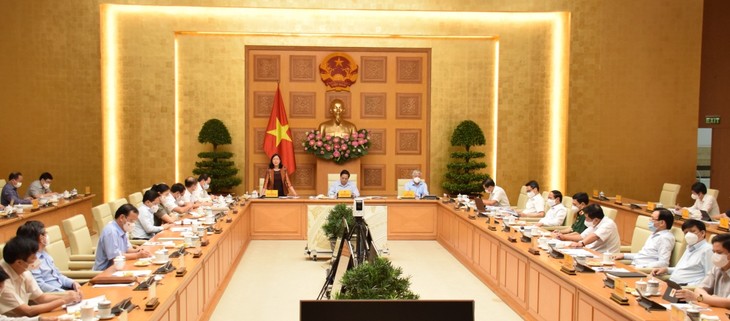 PM Pham Minh Chinh Lakukan Acara Kerja dengan Komite Tetap Pemerintah dan Para Pemimpin Departemen Penggerakan Massa - ảnh 1