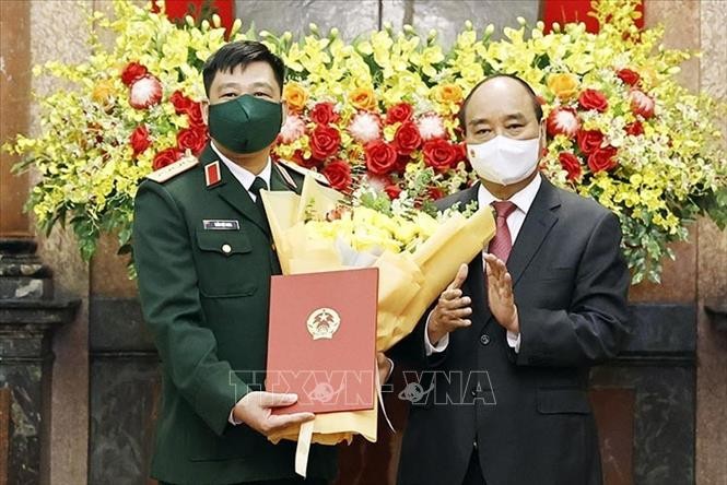Presiden Nguyen Xuan Phuc Serahkan Keputusan tentang Personalia - ảnh 1