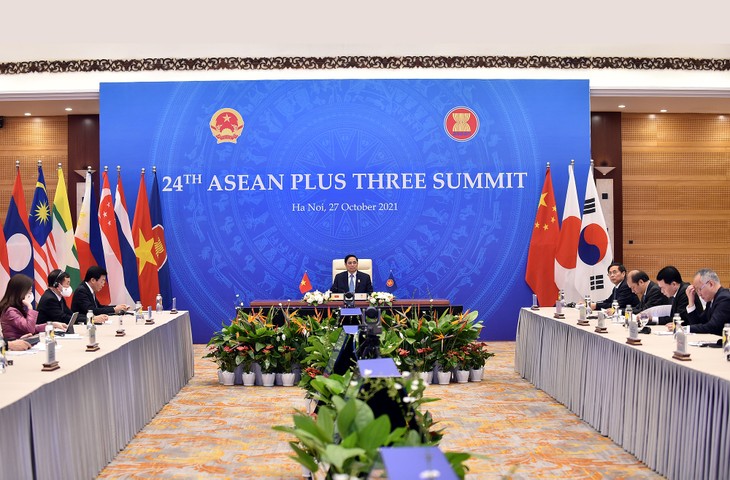 Perdana Menteri Pham Minh Chinh Mengusulkan ASEAN dan Para Mitra Meneliti untuk Membentuk Jaring Pengaman Sosial di Kawasan - ảnh 1