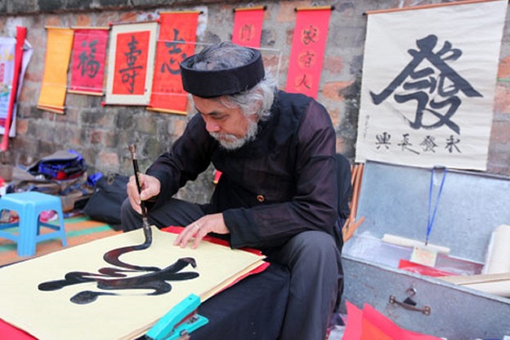 Seni Kaligrafi - Keindahan Budaya Tradisional Vietnam - ảnh 2