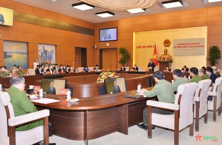 Kekuatan Keamanan Publik Rakyat Vietnam Terus Sempurnakan Sistem Hukum untuk Penuhi Target dan Persyaratan - ảnh 1