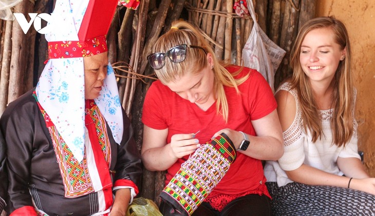 Quang Ninh Manfaatkan Budaya Asli untuk Pembangunan Pariwisata Berkelanjutan - ảnh 2