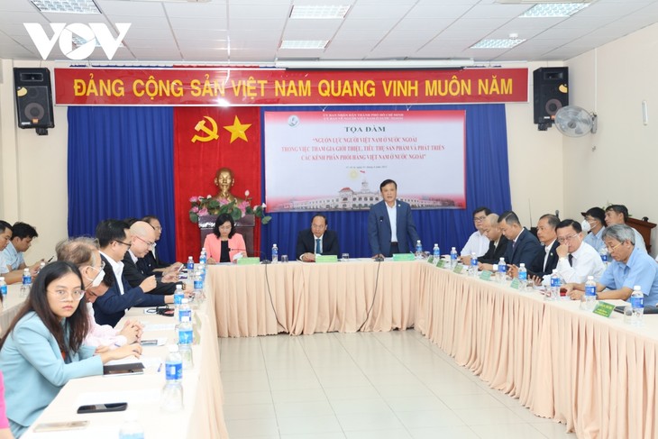 Memobilisasi Orang Vietnam di Luar Negeri untuk Turut Mengembangkan Kanal Distribusi Barang Vietnam di Luar Negeri. - ảnh 1