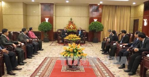越南胡志明市领导会见老挝赛宋奔省代表团 - ảnh 1