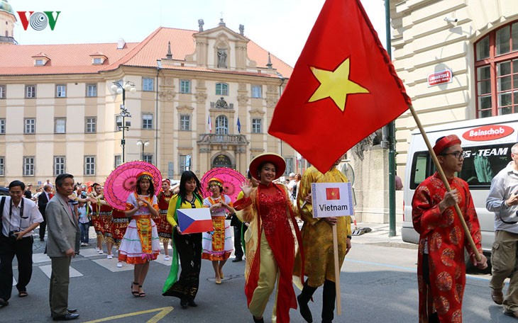 越南文化在捷克少数民族文化节上令人印象深刻 - ảnh 1