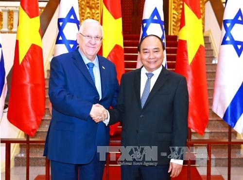 越南政府总理阮春福会见以色列总统鲁文·瑞夫林 - ảnh 1
