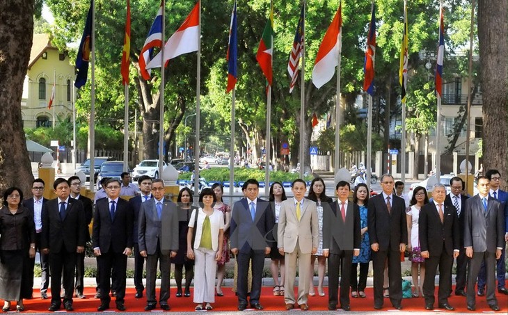 越南重申关于与其他成员国一道建设团结自强的东盟共同体的强有力信息 - ảnh 2