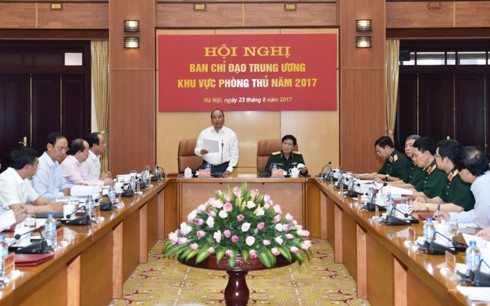 阮春福出席防守区中央指导委员会第一次会议 - ảnh 1