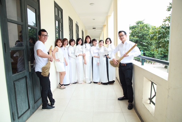 越南学生的纯洁友情和神圣的师生情 - ảnh 5