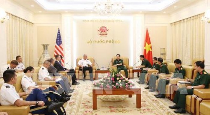 Letnan Jenderal Phan Van Giang menerima Panglima Komando Angkatan Darat Pasifik  dari AS - ảnh 1