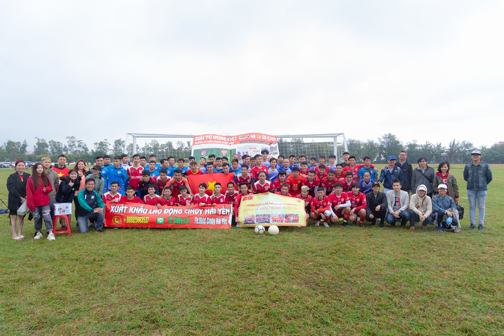 “心系中部灾民”足球四强赛在中国台湾举行 - ảnh 1