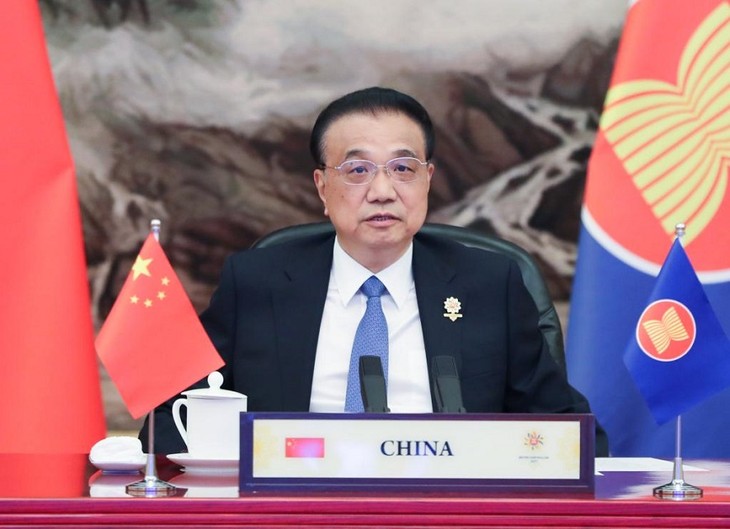 中国国务院总理李克强出席第24次东盟与中日韩领导人会议 - ảnh 1