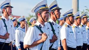  Vietnam’s naval force and the finance sector present gifts in Khanh Hoa - ảnh 1