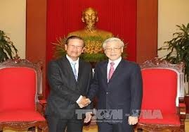 Party General Secretary Nguyen  Phu Trong receives Lao PDR Deputy Prime Minister - ảnh 1