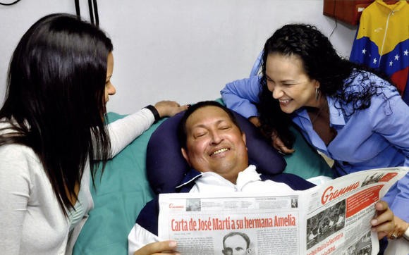 Venezuela releases first photos of Hugo Chavez after surgery - ảnh 1