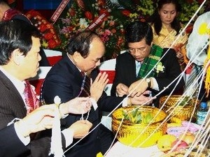 Lao traditional New Year celebrated in Hanoi - ảnh 1