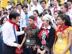 President Truong Tan Sang meets underprivileged children - ảnh 1