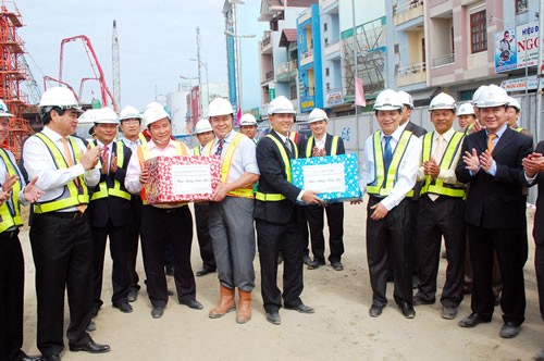 Deputy Prime Minister Phuc pays Tet visit to fly over construction site in Hue tri-junction - ảnh 1