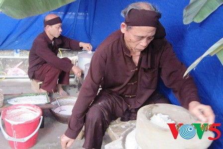 Thanh Tri village holds steamed rice pancake making contest - ảnh 12