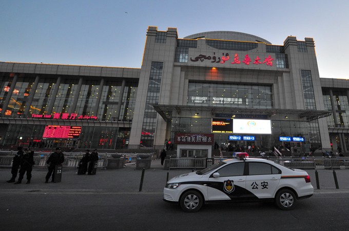 Terrorist attack at Xinjiang’s train station killed and injured dozens - ảnh 1