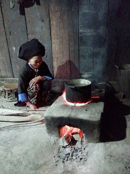 The wood stove in the life of the Dao Khau  - ảnh 3