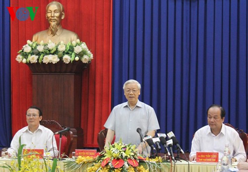 Party leader visits Vu Ban commune, Ha Nam province - ảnh 1