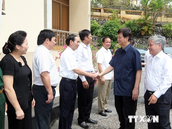 Prime Minister Nguyen Tan Dung works with key leaders in Yen Bai province - ảnh 1
