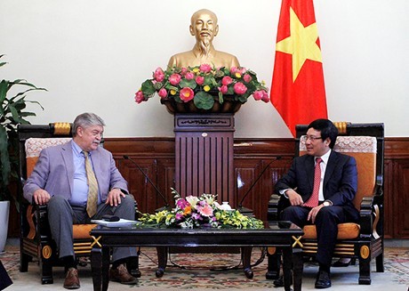 Deputy Prime Minister Pham Binh Minh receives Deputy Secretary of Russian Security Council - ảnh 1