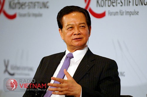 Prime Minister Nguyen Tan Dung joins ASEM 10 and participates at Asia-Europe Business Forum dialogue - ảnh 1