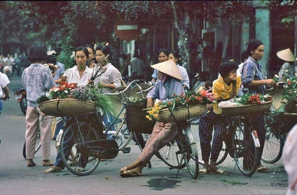 Hanoi city streets in the post-subsidy period  - ảnh 28